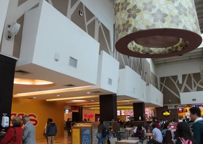 Remodelación pasillos interiores y patio de comida Mall Plaza Los Ángeles